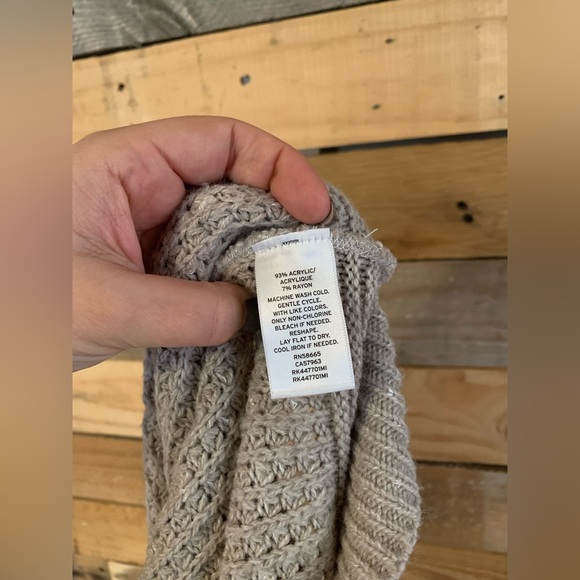 Grey knit crop sweater - Picture 10 of 10